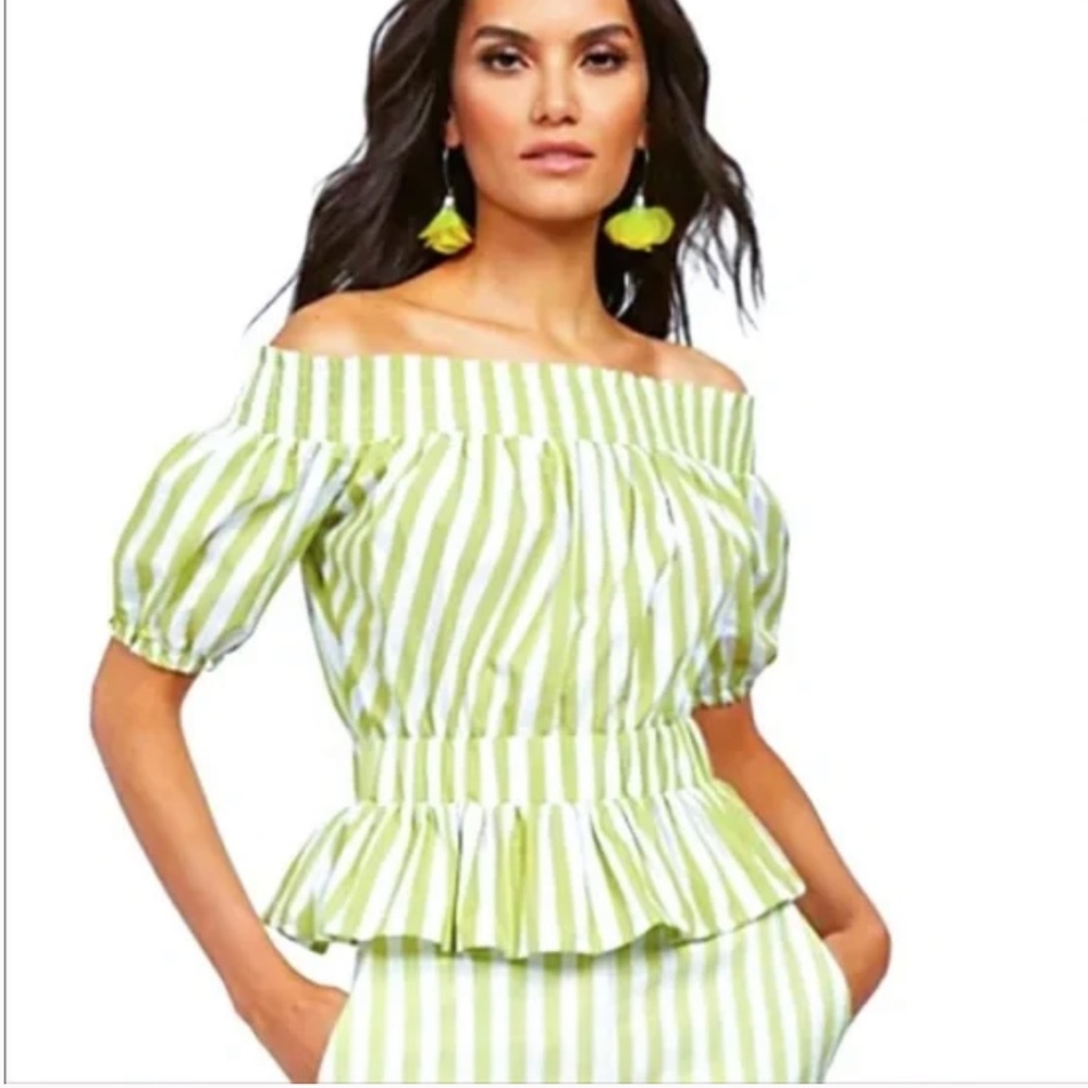NWT 💚 NY&C Ruched Peplum Balloon Sleeve Blouse Size Medium